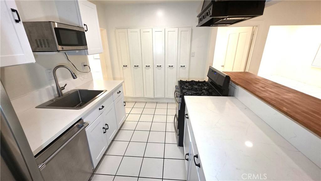 Apartment for rent at 2820 7th Ave, Los Angeles, CA 90018