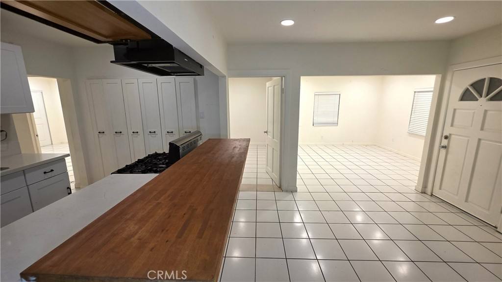 Apartment for rent at 2820 7th Ave, Los Angeles, CA 90018