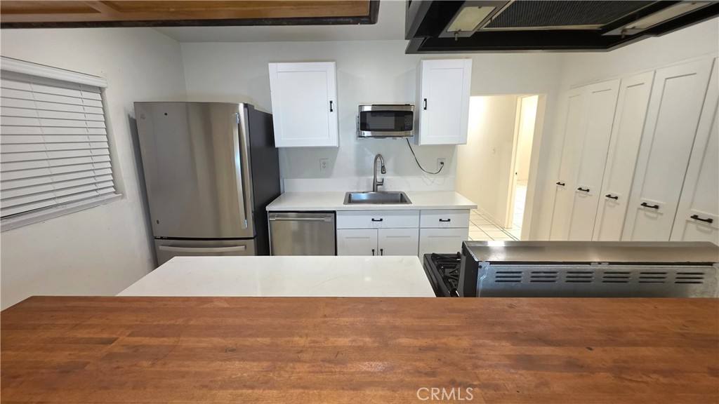 Apartment for rent at 2820 7th Ave, Los Angeles, CA 90018