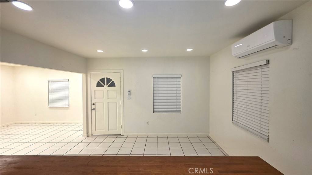Apartment for rent at 2820 7th Ave, Los Angeles, CA 90018