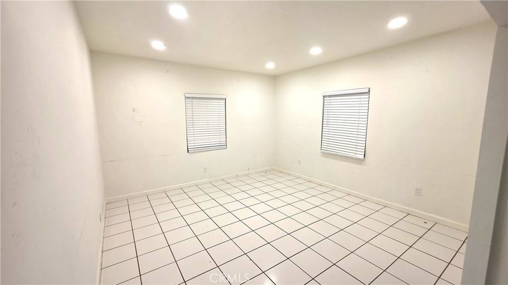 Apartment for rent at 2820 7th Ave, Los Angeles, CA 90018