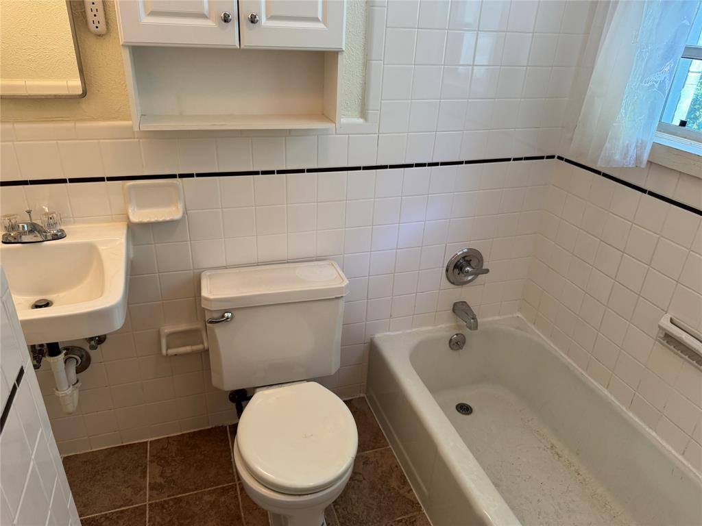 Apartment for rent at 2336 Edwin St, Fort Worth, TX 76110