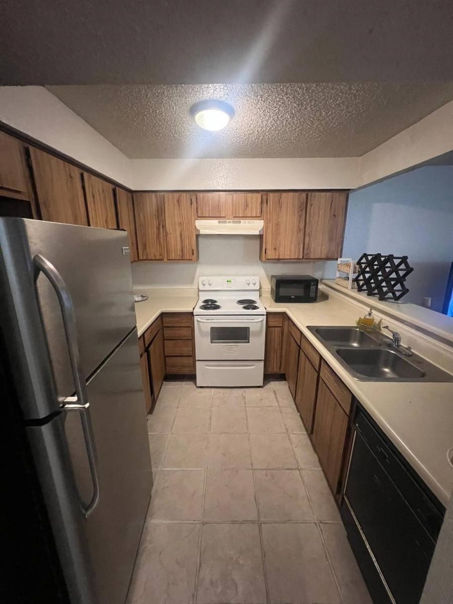 Townhouse for rent at 6843 Greenway Chase St, Houston, TX 77072