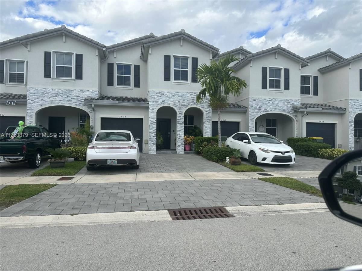 Townhouse for rent at 2615 SE 12th St, Homestead, FL 33035