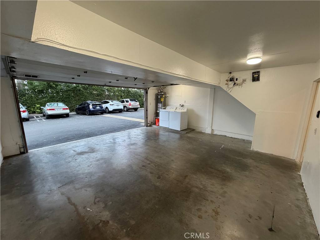 Townhouse for rent at 18333 Hatteras St #62, Tarzana, CA 91356