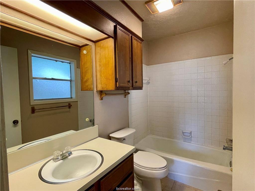 Apartment for rent at 3105 Bluestem Dr, College Station, TX 77845