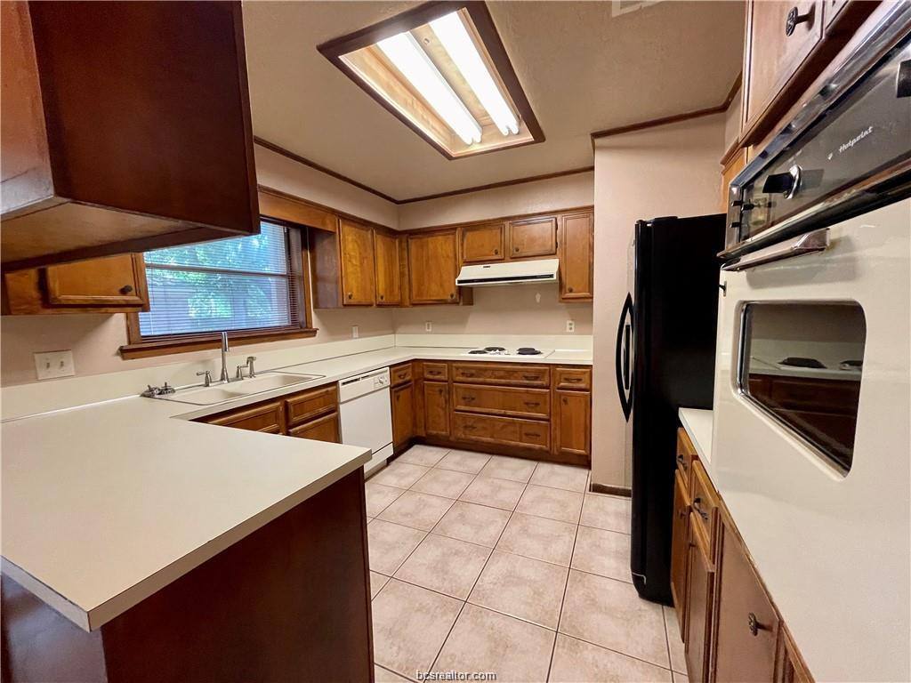 Apartment for rent at 3105 Bluestem Dr, College Station, TX 77845