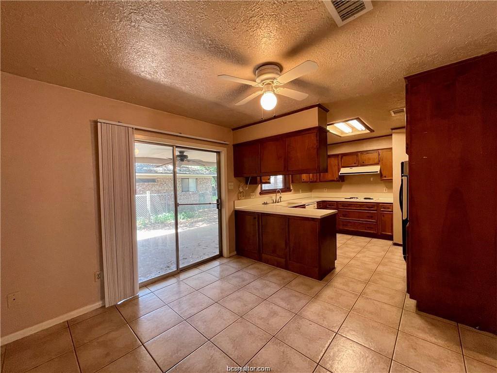 Apartment for rent at 3105 Bluestem Dr, College Station, TX 77845