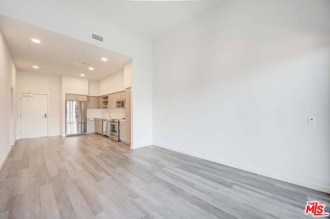Apartment for rent at 160 S Ventura Ave #160401, Ventura, CA 93001