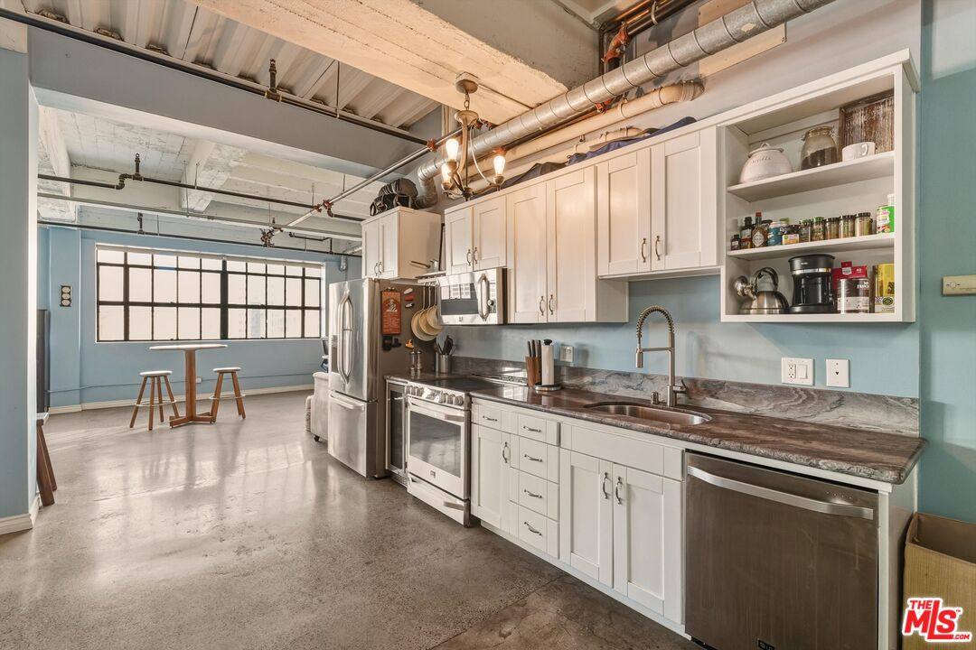 Apartment for rent at 312 W 5th St #1101, Los Angeles, CA 90013