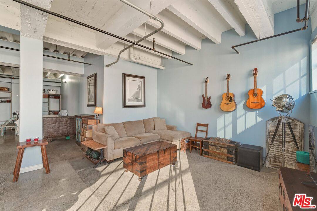 Apartment for rent at 312 W 5th St #1101, Los Angeles, CA 90013
