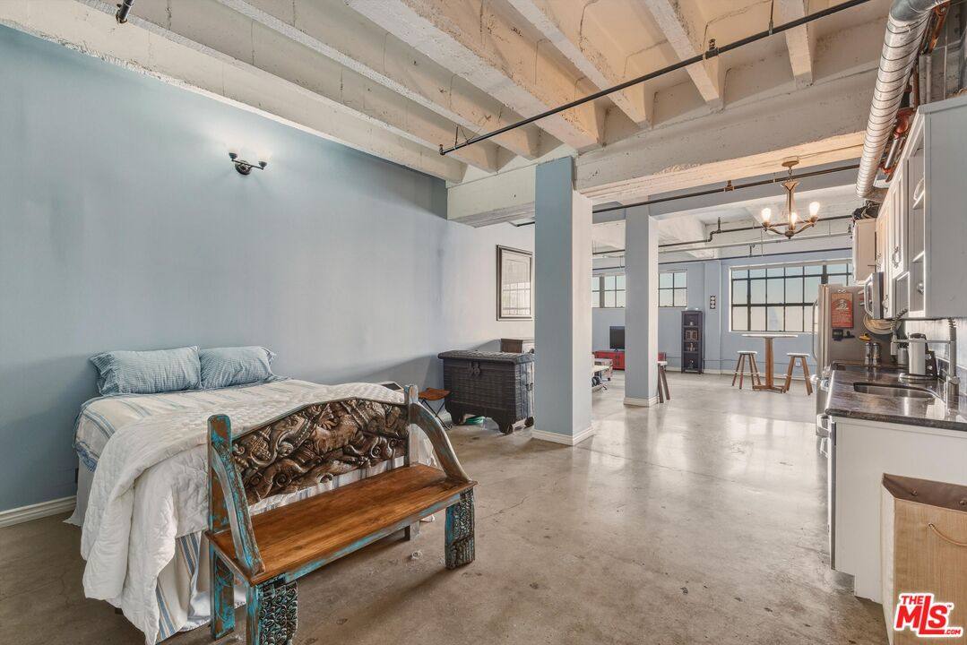 Apartment for rent at 312 W 5th St #1101, Los Angeles, CA 90013