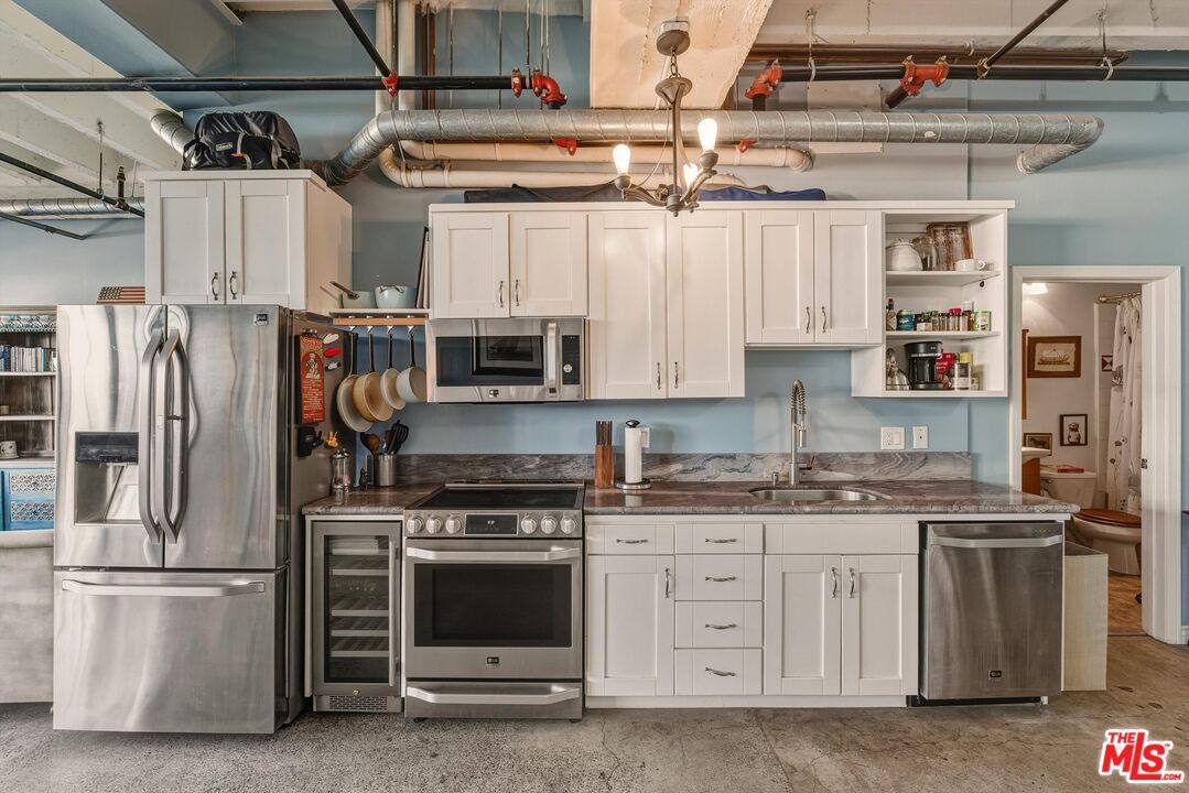 Apartment for rent at 312 W 5th St #1101, Los Angeles, CA 90013