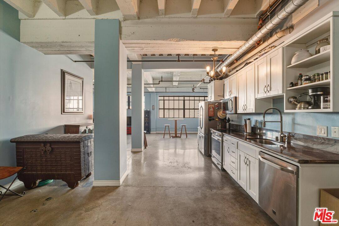 Apartment for rent at 312 W 5th St #1101, Los Angeles, CA 90013