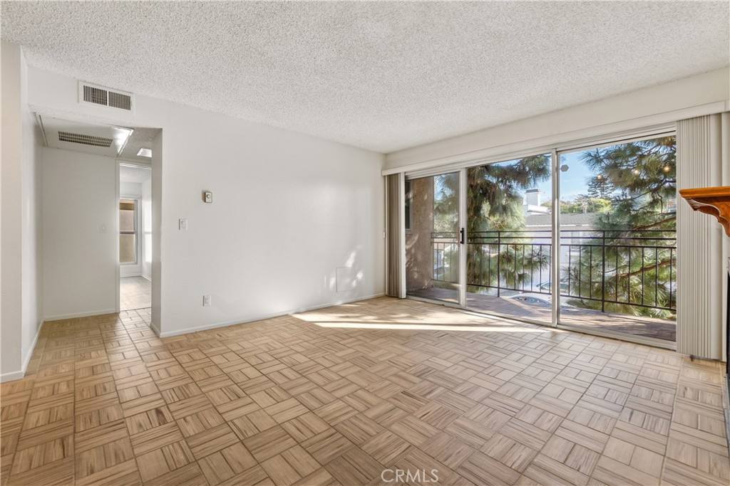 Apartment for rent at 600 Monterey Blvd #600-5, Hermosa Beach, CA 90254