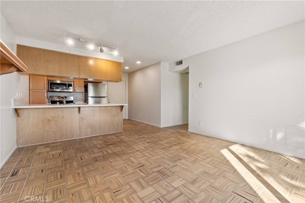 Apartment for rent at 600 Monterey Blvd #600-5, Hermosa Beach, CA 90254