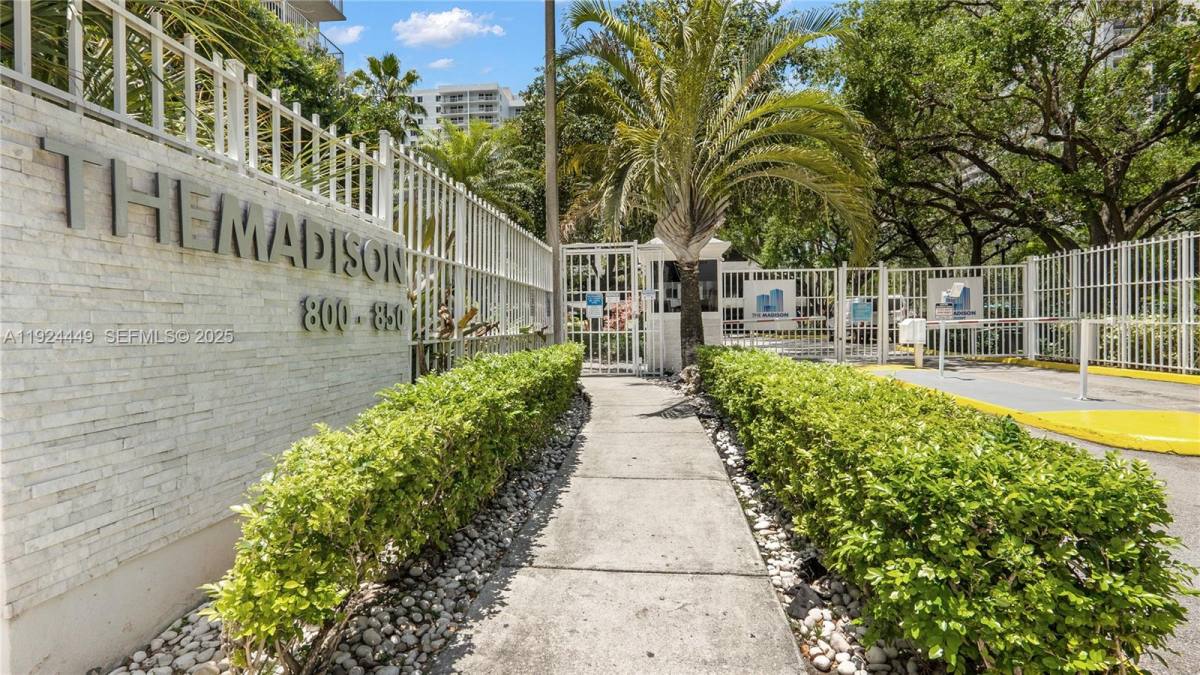 Apartment for rent at 850 N Miami Ave #850W1707, Miami, FL 33136