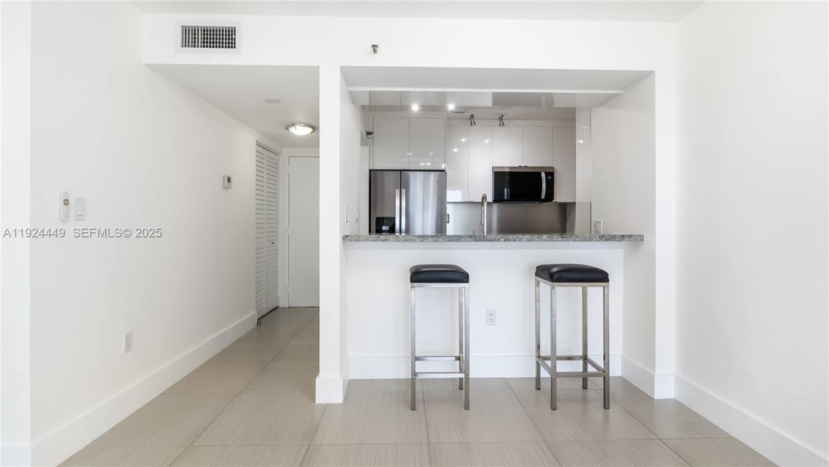 Apartment for rent at 850 N Miami Ave #850W1707, Miami, FL 33136