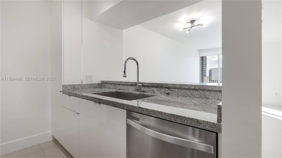 Apartment for rent at 850 N Miami Ave #850W1707, Miami, FL 33136
