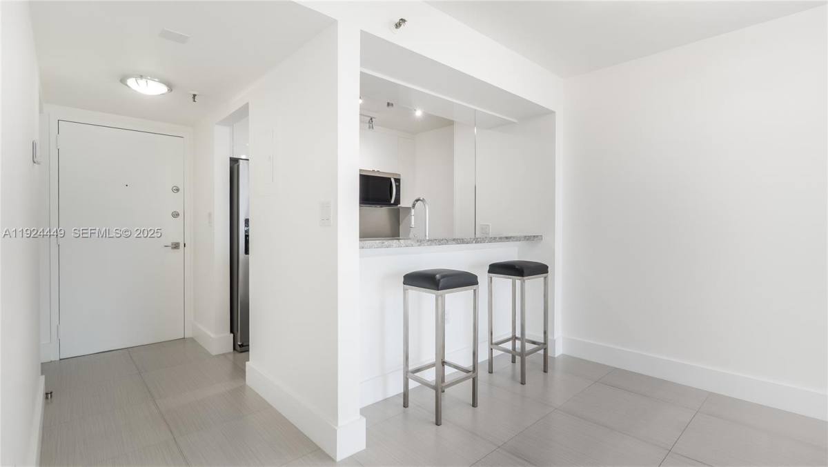 Apartment for rent at 850 N Miami Ave #850W1707, Miami, FL 33136