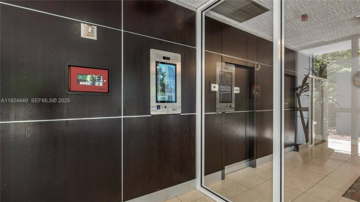 Apartment for rent at 850 N Miami Ave #850W1707, Miami, FL 33136