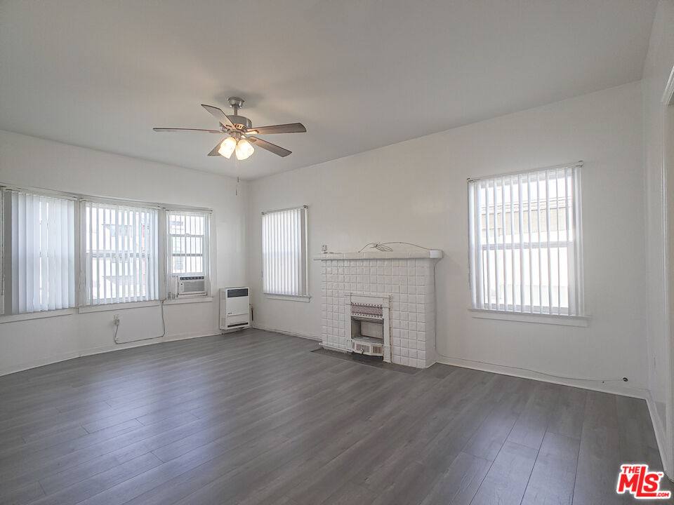 Apartment for rent at 336 S Wilton Place #336336 1 2, Los Angeles, CA 90020