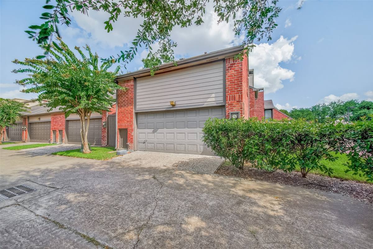 Townhouse for rent at 7447 Cambridge St #51, Houston, TX 77054