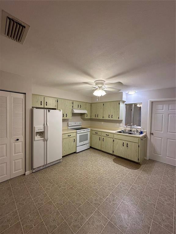 Apartment for rent at 3125 Villa Rd, Sebring, FL 33870