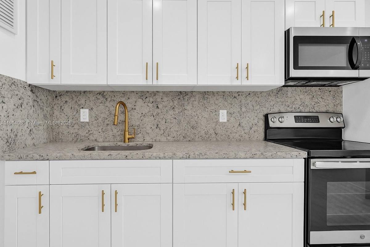 Apartment for rent at 5807 SW 25th St #7, Hollywood, FL 33023