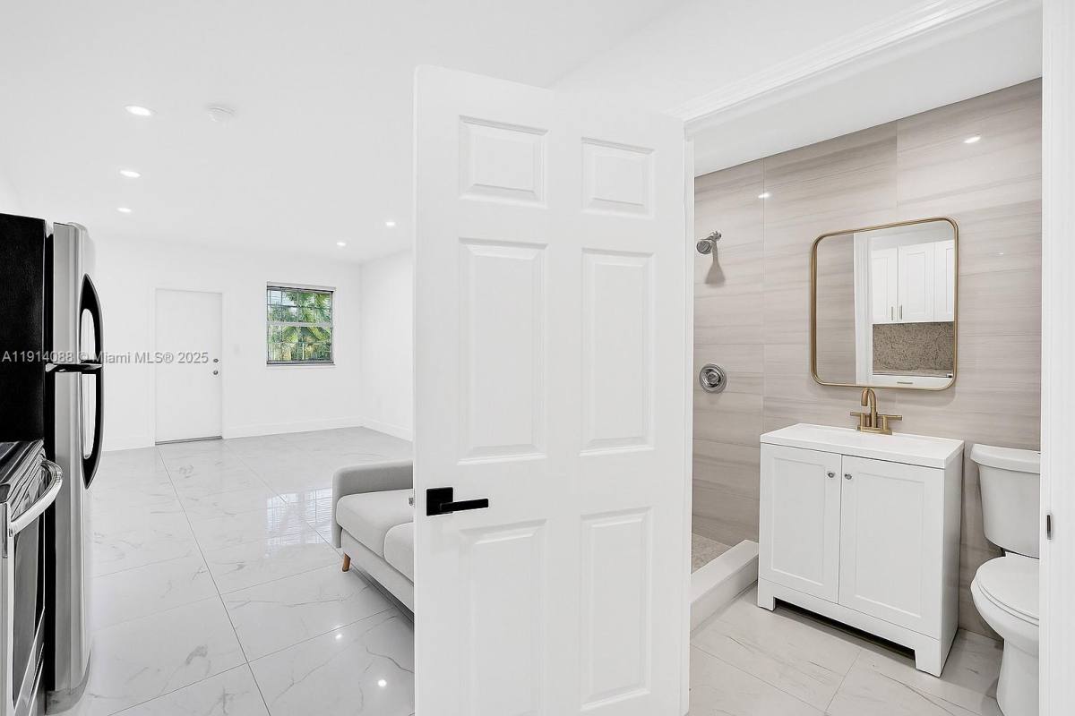 Apartment for rent at 5807 SW 25th St #7, Hollywood, FL 33023