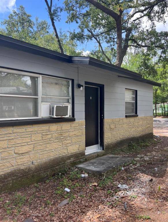 Apartment for rent at 1601 E Marks Dr, Tampa, FL 33604