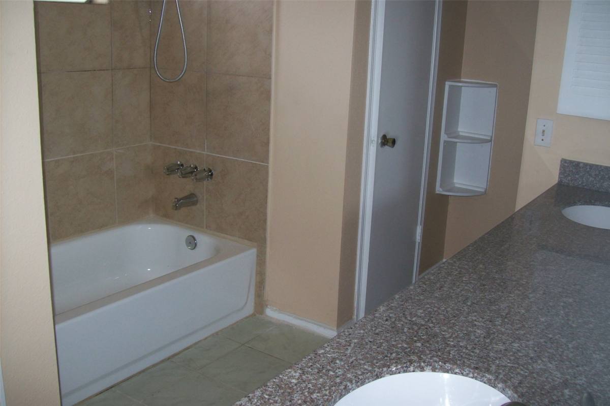 Apartment for rent at 10526 Crescent Moon Dr, Houston, TX 77064