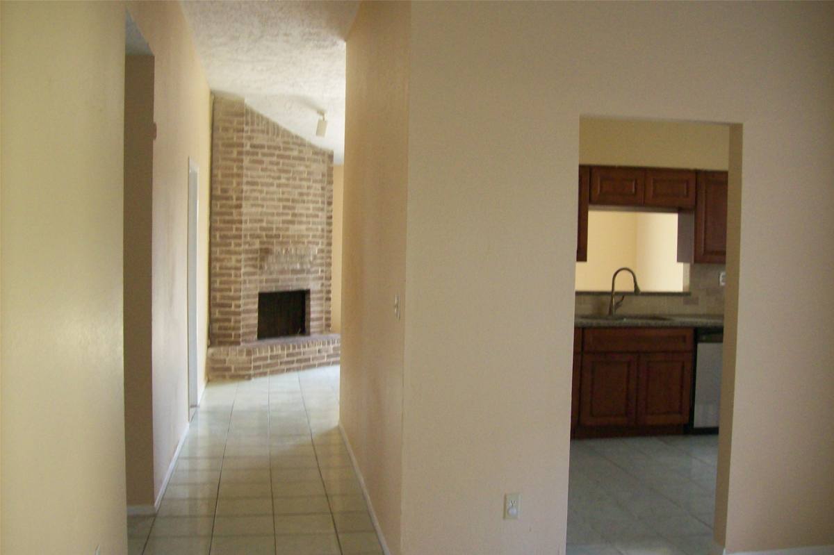 Apartment for rent at 10526 Crescent Moon Dr, Houston, TX 77064