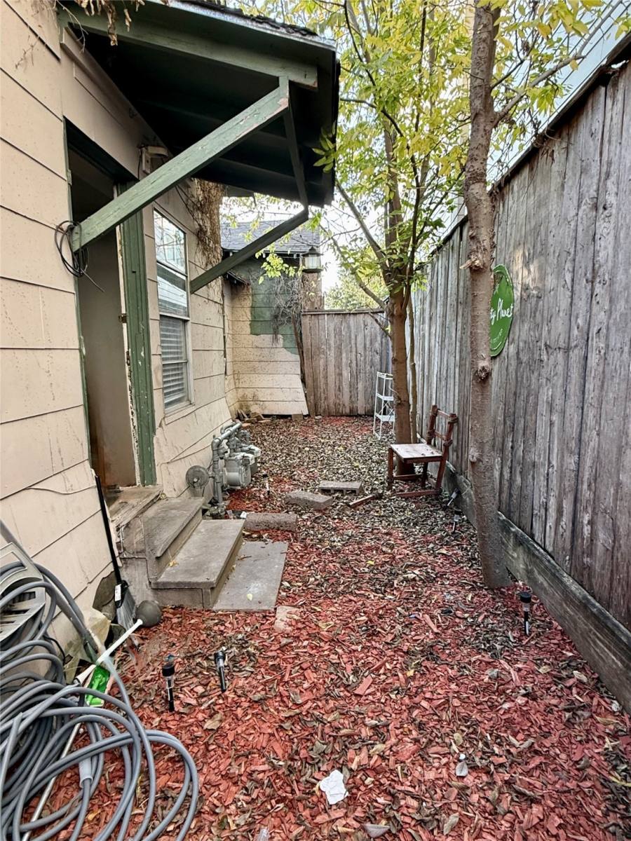 Apartment for rent at 1526 Yale St #2, Houston, TX 77008