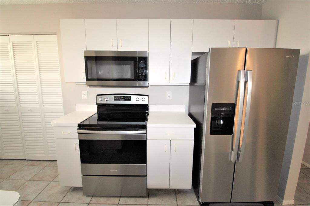 Apartment for rent at 4218 St Charles Dr, Sarasota, FL 34243