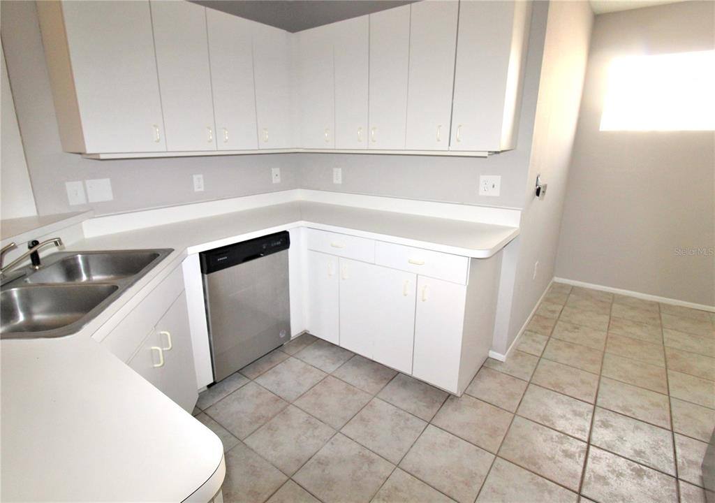 Apartment for rent at 4218 St Charles Dr, Sarasota, FL 34243
