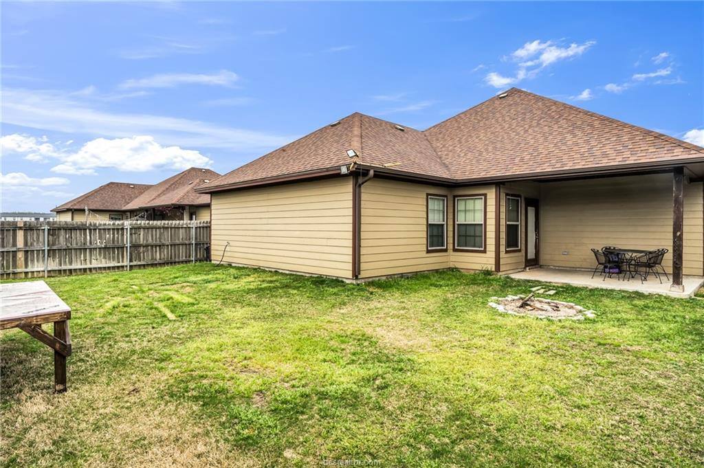 Apartment for rent at 3004 Papa Bear Dr, College Station, TX 77845