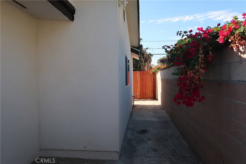 Apartment for rent at 9210 Lochinvar Dr, Pico Rivera, CA 90660