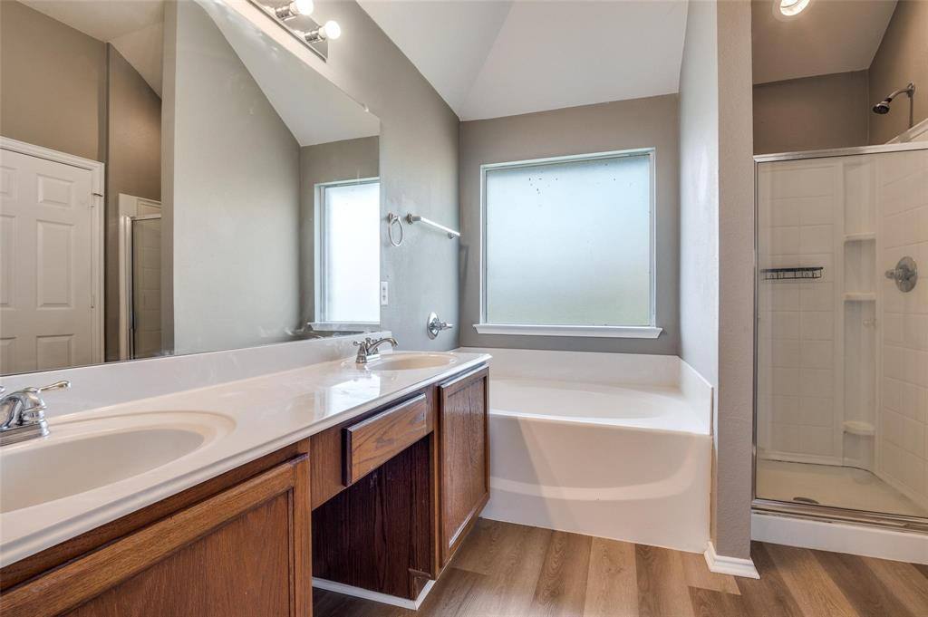 Apartment for rent at 7702 Decoy Dr, Arlington, TX 76002