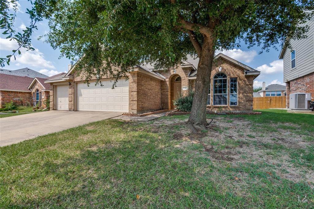 Apartment for rent at 7702 Decoy Dr, Arlington, TX 76002