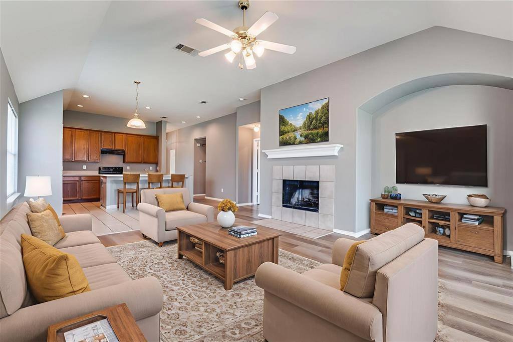 Apartment for rent at 7702 Decoy Dr, Arlington, TX 76002