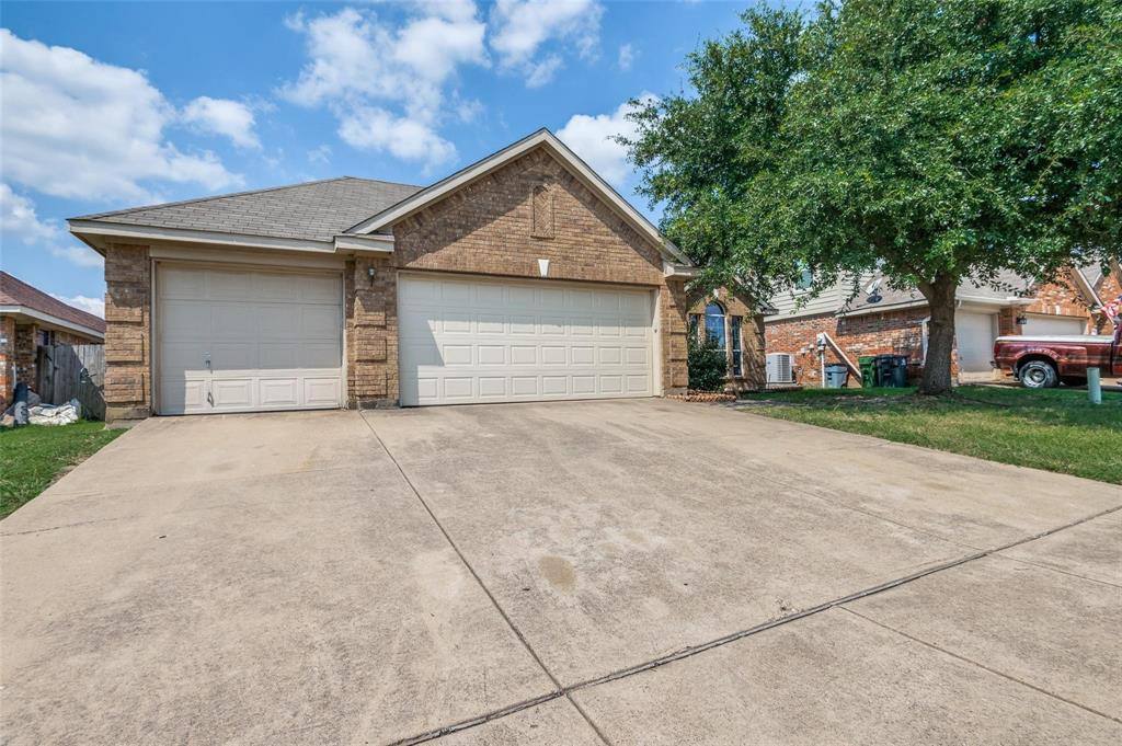 Apartment for rent at 7702 Decoy Dr, Arlington, TX 76002