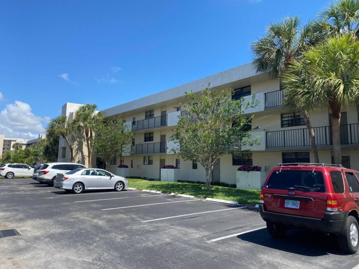 Condo for rent at 2420 Dc Country Club Blvd #2420302D, Deerfield Beach, FL 33442