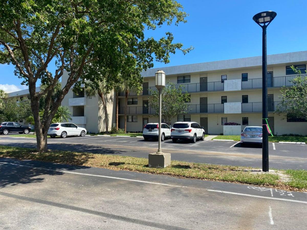 Condo for rent at 2420 Dc Country Club Blvd #2420302D, Deerfield Beach, FL 33442