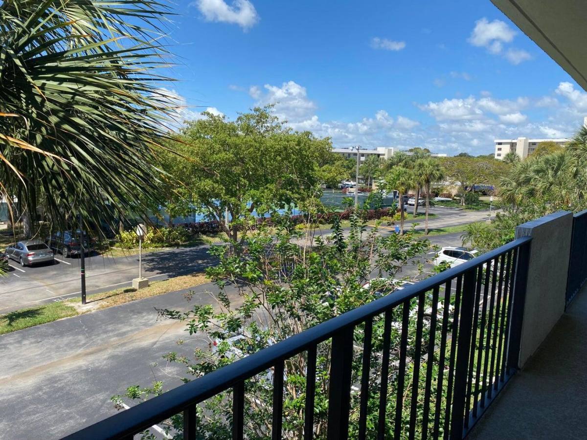 Condo for rent at 2420 Dc Country Club Blvd #2420302D, Deerfield Beach, FL 33442