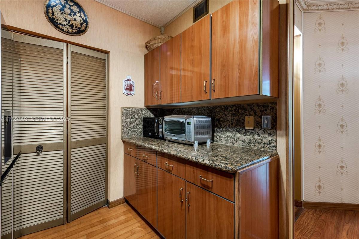 Apartment for rent at 19601 E Country Club Dr #7102, Miami, FL 33180