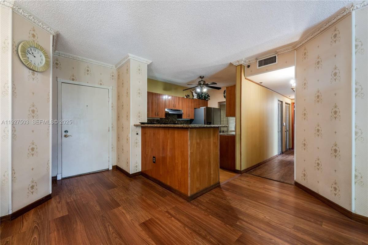 Apartment for rent at 19601 E Country Club Dr #7102, Miami, FL 33180