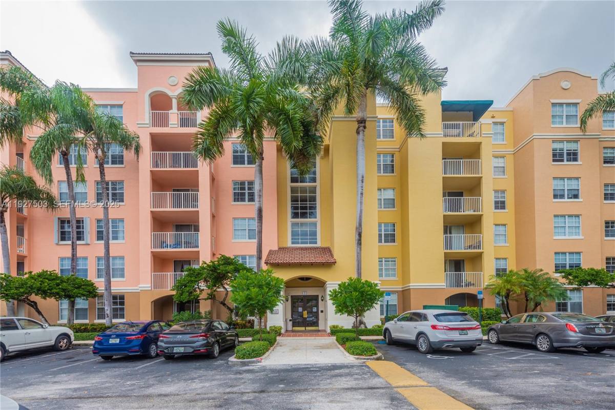 Apartment for rent at 19601 E Country Club Dr #7102, Miami, FL 33180