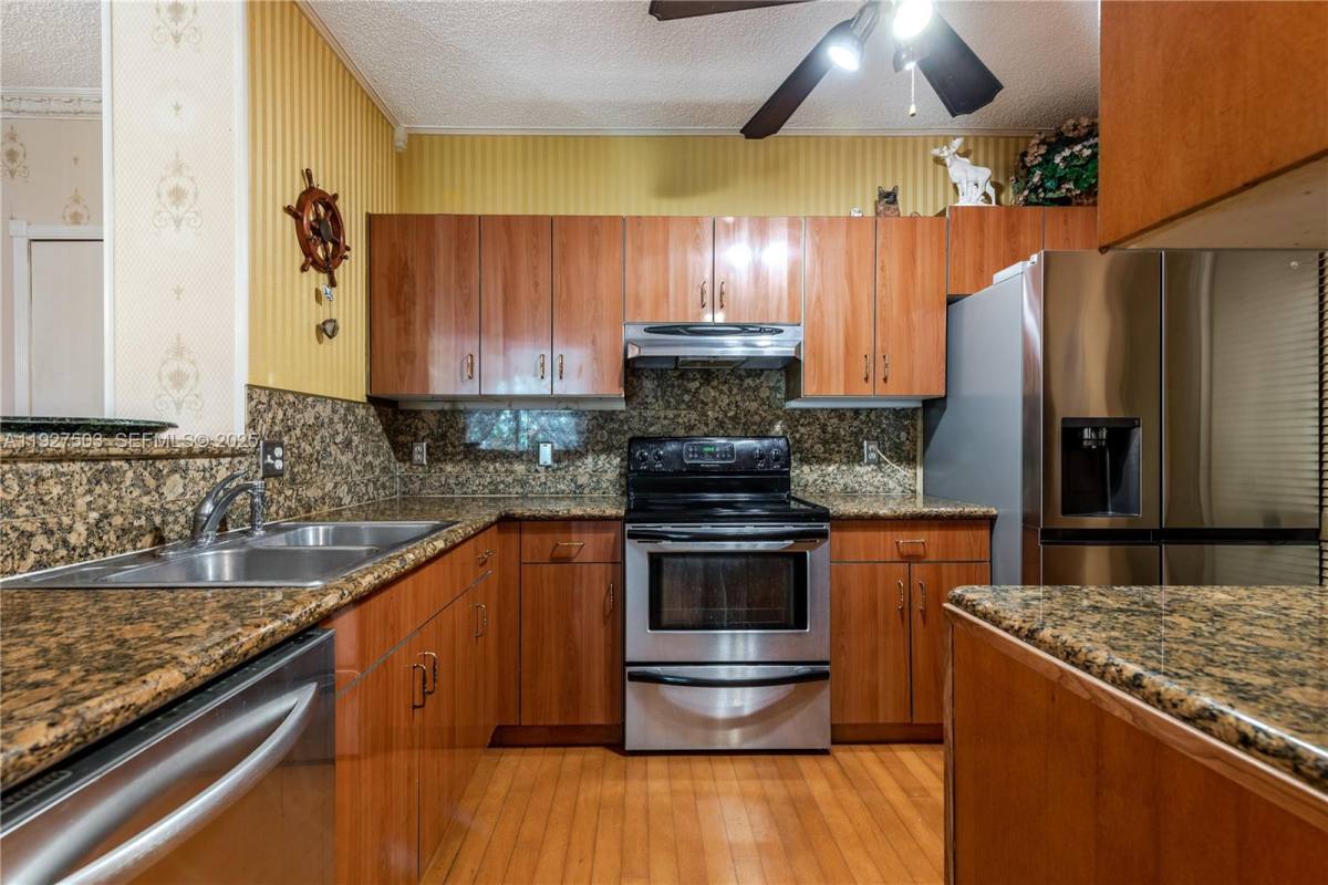 Apartment for rent at 19601 E Country Club Dr #7102, Miami, FL 33180