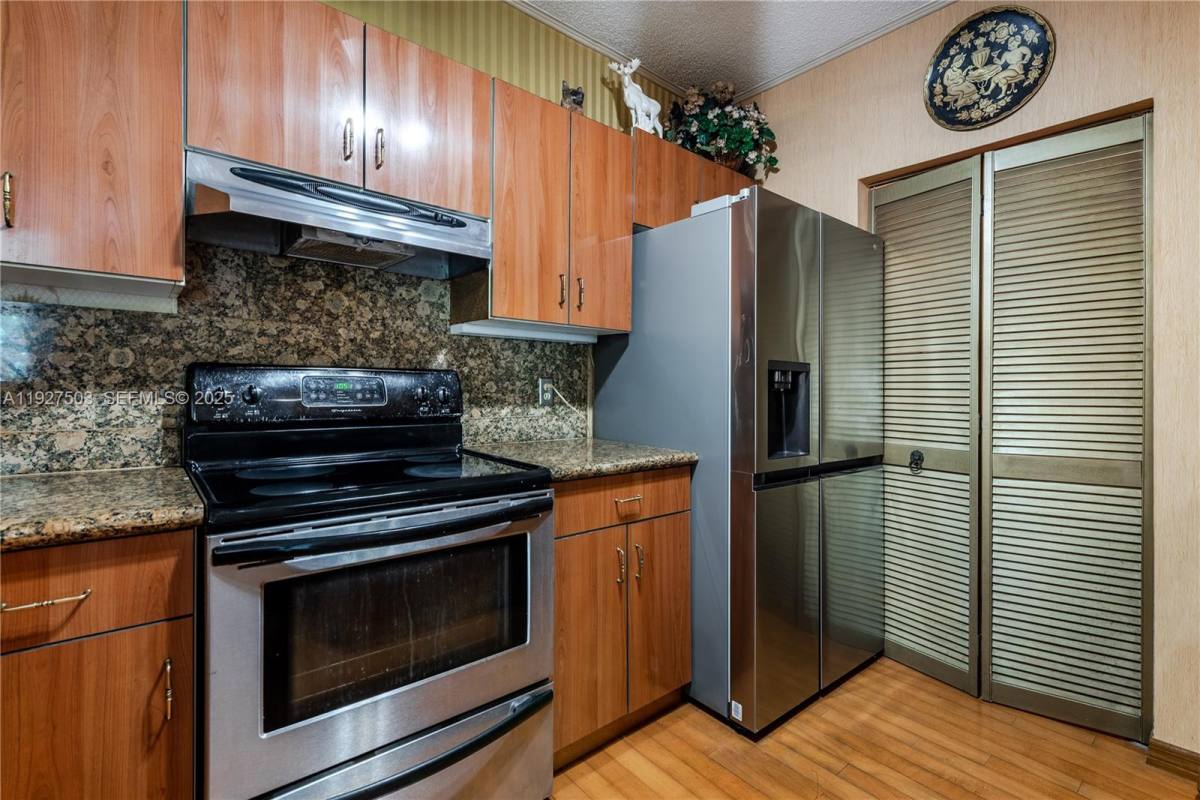 Apartment for rent at 19601 E Country Club Dr #7102, Miami, FL 33180